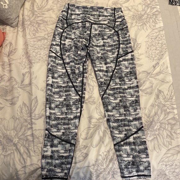 TYC-Til You Collapse Effortless Heart Booty Leggings - Digital Plaid - Picture 3 of 4